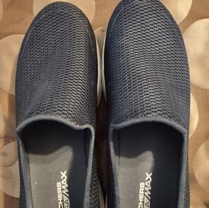 Women's Skechers Go Walk Joy in EUC